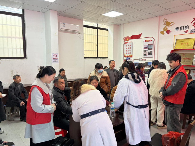 這場“家門口”的便民服務(wù)，讓居民直呼“太貼心”